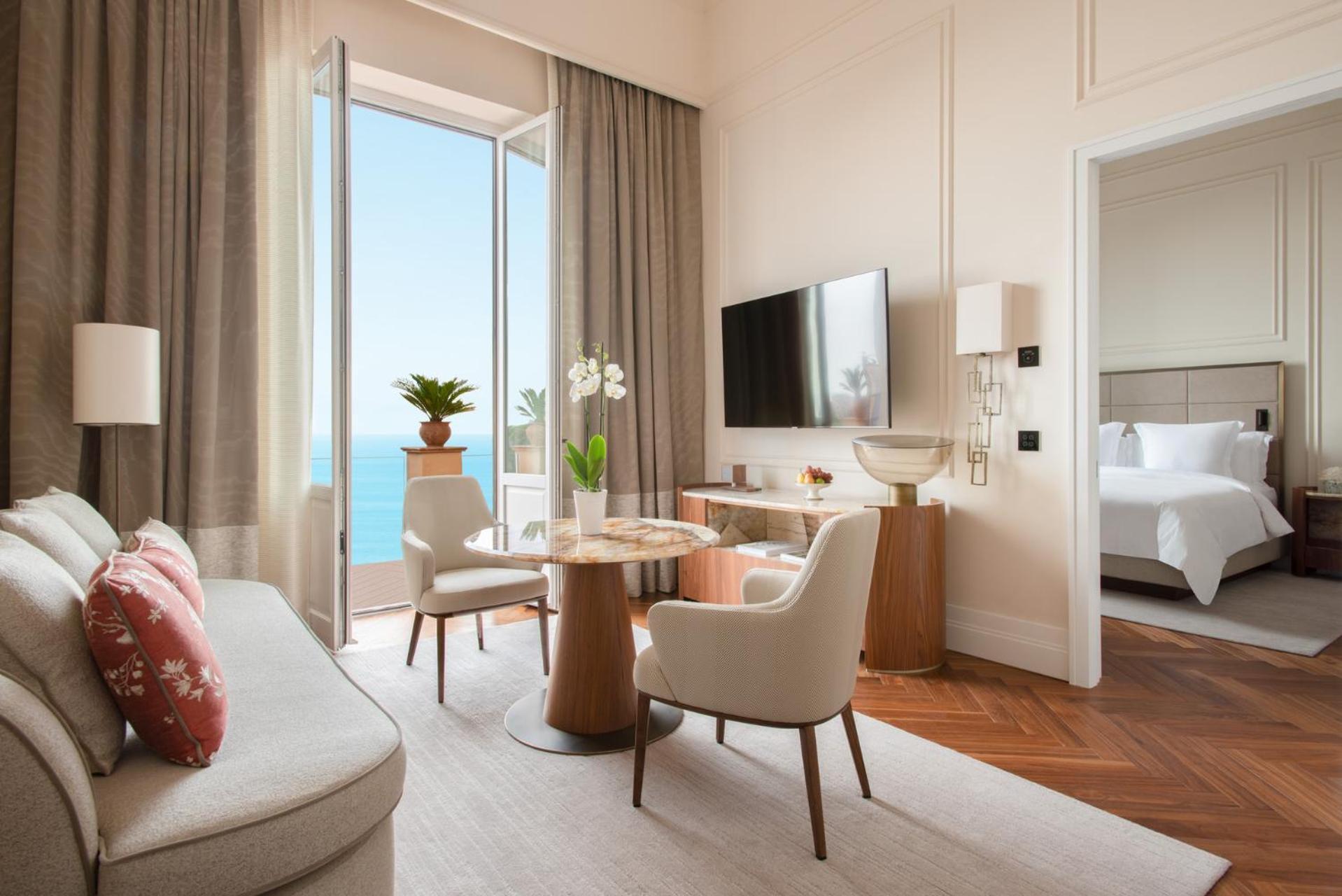 Executive Suite mit Kingsize-Bett und Meerblick